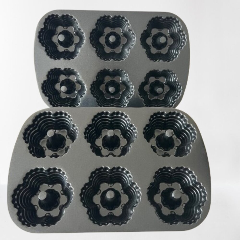 Set of 2 Nordic Ware Cast Aluminum Mini Bundt Cake, Muffin Pans - Unused